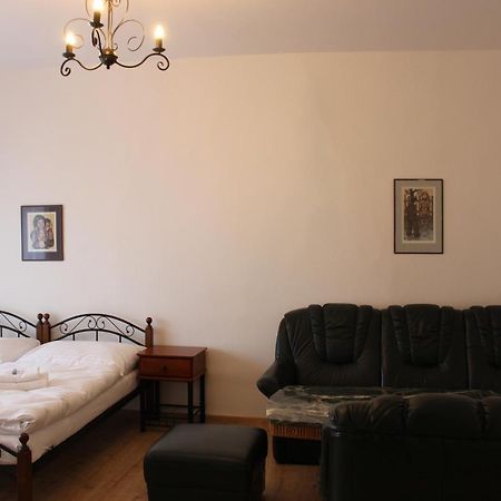 Hotel Cerny Kun Louny Exteriör bild