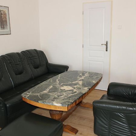 Hotel Cerny Kun Louny Exteriör bild