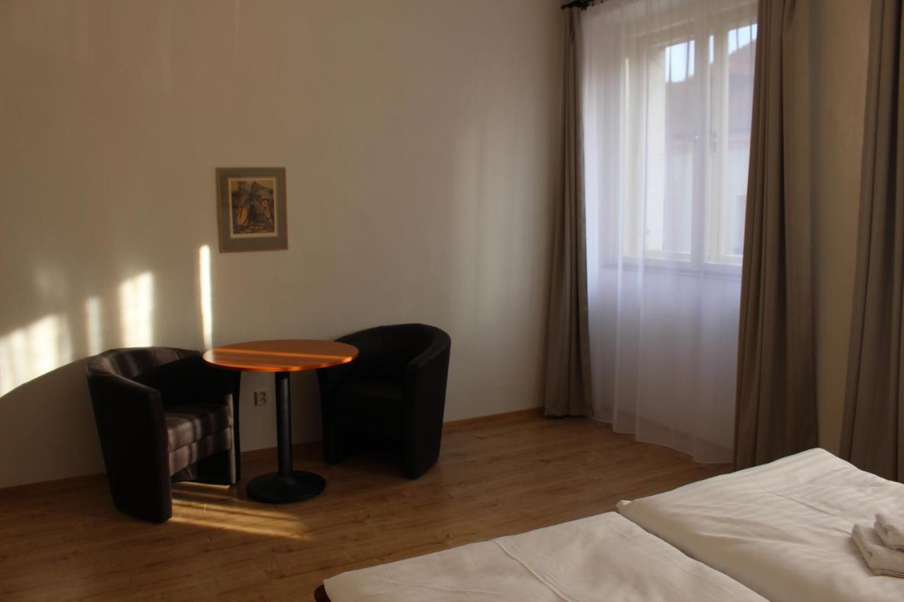 Hotel Cerny Kun Louny Exteriör bild