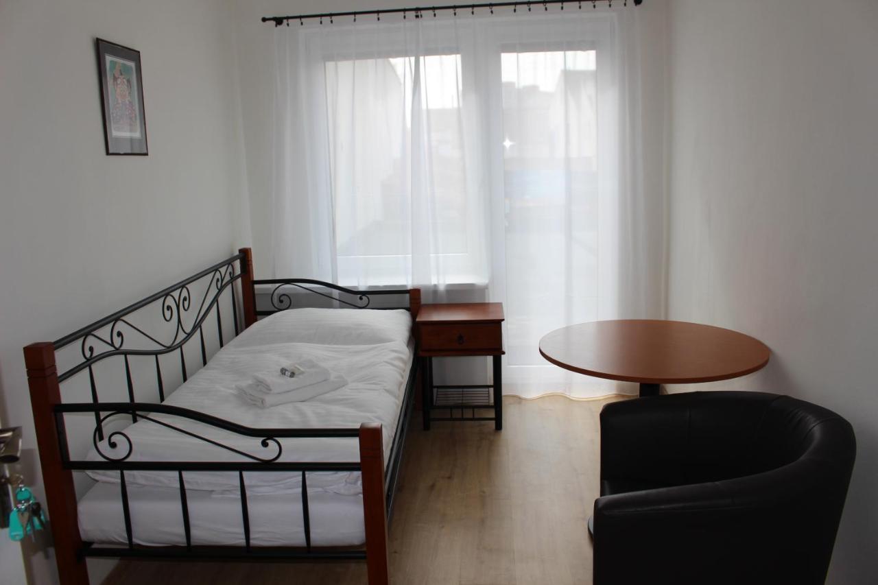 Hotel Cerny Kun Louny Exteriör bild