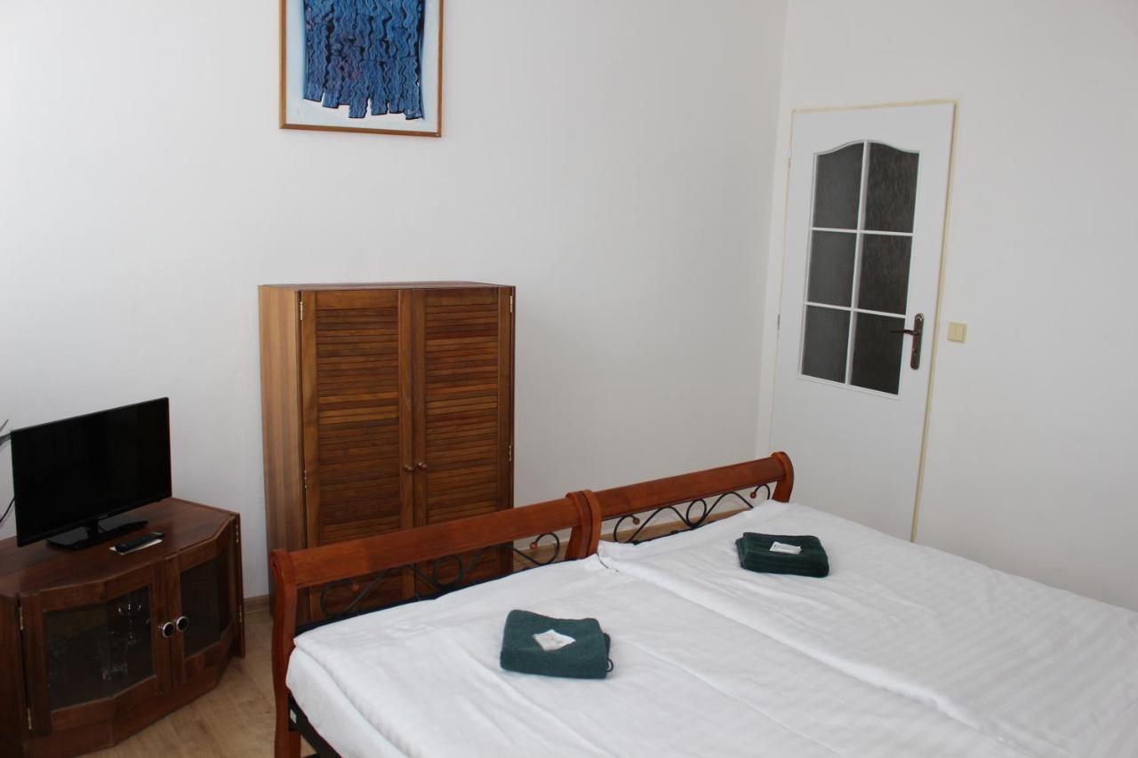 Hotel Cerny Kun Louny Exteriör bild
